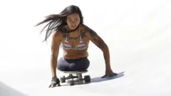 ရေခဲ့ပြင်ပေါ်က ကင်ညာရဲ့ Skateboard အစွမ်း