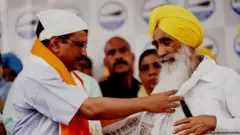 ਅਰਵਿੰਦ ਕੇਜਰੀਵਾਲ, ਸੇਵਾ ਸਿੰਘ ਸੇਖਵਾਂ