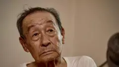  Lee Dae-bong alivuka mto na kuingia China kutoroka Korea Kaskazini baada ya nusu karne kama mfungwa wa vita