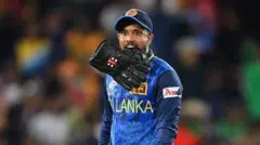 ඉන් පසුව නැවතත් ක්‍රියාත්මක වූ වනිදු හසරංග ලකුණු 36ක් රැස් කර ගෙන සිටි ලිටන් දාස් ගේ කඩුල්ල දවා ගැනීමට සමත් වුණි. ඒ වන විට බංගලාදේශ ඉනිමේ ලකුණු පුවරුව දිස්වුයේ ලකුණු 99 කට කඩුලු 05ක් ලෙසයි.