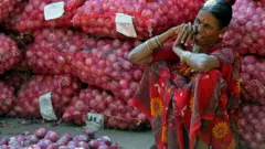 कांदा व्यापारी महिला