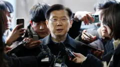 윤석열 대통령에 대한 체포영장 집행을 방해한 혐의(특수공무집행방해)로 입건된 박종준 대통령 경호처장이 10일 오전 서울 서대문구 국가수사본부로 출석하고 있다