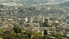 Masjiida Al-Qaraawwiyyiin magariisa dibamee irra keessaa mul'atu