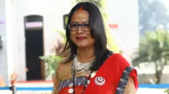 थारू पोशाकमा रन्जिता श्रेष्ठ