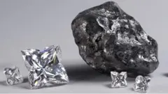 Le diamant Sewelô (à droite)