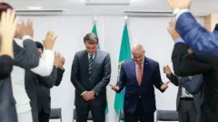 Jair Bolsonaro durante reunião com pastor Gilmar Santosbet maximum tradução2019