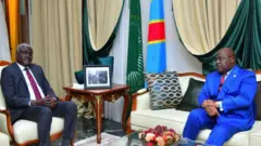 ኮሚሽነር ሕብረት ኣፍሪቃ ሙሳ ፋኪ (ጸጋም) ምስ ፕረዚደንት ደ.ሪ.ፓ ኮንጎ ፈሊክስ ቺሰከዲ (የማን)