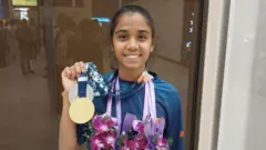 මෑත ඉතිහාසයේදී මලල ක්‍රීඩා ක්ෂේත්‍රය තුළින් ශ්‍රී ලංකාව ජාත්‍යන්තරය හමුවට රැගෙන ගියේ තරුෂි කරුණාරත්න ය.