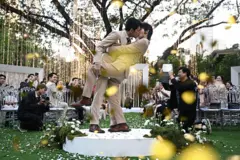 “这是一场充满泪水的漫长抗争”：为什么泰国成为了LGBT伴侣的天堂？