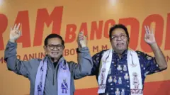 Calon gubernur dan wakil gubernur DKI Jakarta nomor urut 3, Pramono Anung (kiri) dan Rano Karno (kanan), menyampaikan keterangan pers terkait hasil hitung cepat Pemilihan Kepala Daerah (Pilkada) di Jakarta, Rabu (27/11).