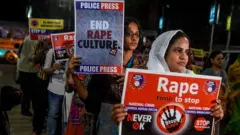 అత్యాచారాల మీద మహిళల నిరసన 