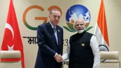 প্রেসিডেন্ট এরদোয়ান এবং প্রধানমন্ত্রী মোদীর মধ্যে বিভিন্ন বিষয়ে ‘সামঞ্জস্য’ রয়েছেন বলে মনে করেন বিশেষজ্ঞরা। 