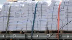 Caminhão com ajuda humanitária