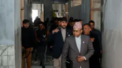 नेपाली कांग्रेसको पार्टी कार्यालय निरीक्षण गर्दै मन्त्रीद्वय अनिल सिन्हा र जगदीश खरेल