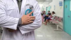 चिकित्सकको प्रतीकात्मक तस्बिर