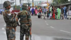 পর্যটকদের এলাকা ছেড়ে যাওয়ার নির্দেশ দেয়া হয়