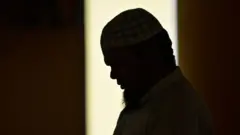 டெல்லி கொரோனா முகாமில் கவனிப்பு இல்லாமல் உயிரிழந்த இரு தமிழர்கள்