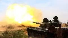 قصف مدفعي من دبابة، خلال المعارك الدائرة في ليبيا، 19 مارس/آذار 2015