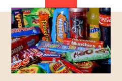 Barritas de chocolate, papas fritas, galletas y bebidas gaseosas.