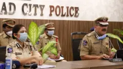 పోలీసులు