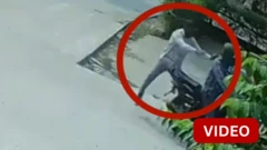 மூதாட்டியின் சங்கிலியை பறித்து பைக்கில் தப்பிச் சென்ற நபர்கள்