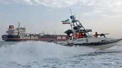 البحرية الإيرانية أثناء احتجاز الناقلة البريطانية