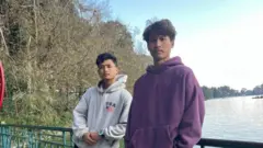 દેહરાદૂનમાં ત્રિપુરાના યુવકની હત્યા, એંજલ ચકમાની હત્યા કેસ, માઇકલ ચકમાએ જણાવ્યું, દેહરાદૂન પોલીસની કાર્યવાહી ઉપર સવાલ, અનુસૂચિત જાતિ આયોગની નોટિસ, નેપળાના આરોપીની ભૂમિકા, પૂર્વોત્તરનાં લોકો ચિંકી, ચાઇનિઝ, ચિંકુ અને મિંકી જેવા શબ્દો, બીબીસી ગુજરાતી 