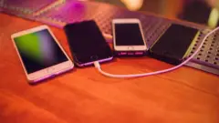 틱톡과 인스타그램에는 “잠 자는 동안” 돈을 버는 방법을 말하는 게시물이 가득하다. 