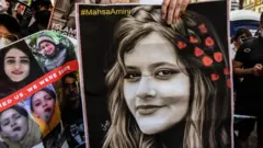 Демонстрация у президентского дворца в Тегеране