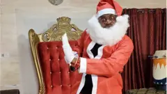 Odunlade adekola ninu aṣọ baba keresi