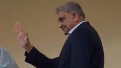gen qamar bajwa