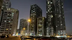 የመኖሪያ ኪራይ ርካሽ በመሆኑ በርካታ ስደተኛ ሠራተኞች የሚኖሩባት ሻርጃ 