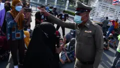 ชาวจะนะชุมนุมหน้าทำเนียบรัฐบาล