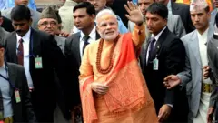 पशुपतिनाथ मंदिर में मोदी