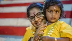 மலேசியாவில் வசிக்கும் இந்திய வம்சாவளியினரில் தமிழர்களே பெரும்பான்மையினராக உள்ளனர். (கோப்புப்படம்)