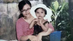 Sarah y su madre, Halila