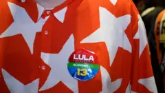 Detalhe da camiseta de apoiador de Lula