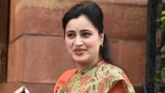 నవనీత్ కౌర్