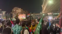 लाहौर में बड़ी रैली