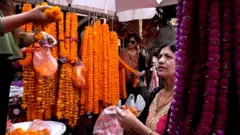 फूल व्यवसायी।