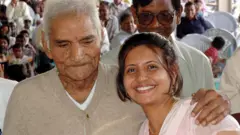 बाबा आमटे आणि शीतल आमटे