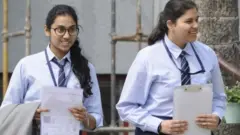 स्कूली छात्राएं
