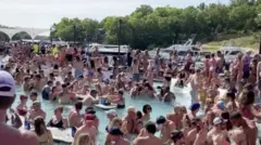 Missouri'de Ozarks gölünde sosyal mesafe kuralları tamamen ihlal edildi