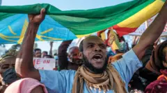 ከሳምንት በፊት መንግሥትን በመደገፍ አዲስ አበባ ውስጥ ከተካሄደው ሰልፍ ተሳታፊዎች መካከል
