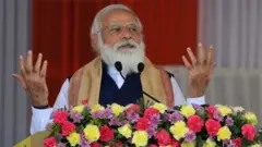 సెంట్రల్ విస్టా ప్రాజెక్టు పనులపై ప్రతిపక్షాలు విమర్శలు చేశాయి.