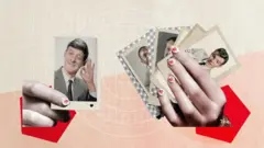 Mulher com cartas de baralho na mão