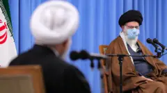 آیت الله علی خامنه ای رهبر ایران و حسن روحانی رئیس جمهور