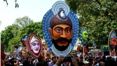 পহেলা বৈশাখের মঙ্গল শোভাযাত্রায় মানুষের ঢল।