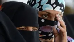 મહિલા