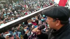 बिरोध प्रदर्शनलाई सम्बोधन गर्दै नेपाली कांग्रेसका नेता गगन थापा।